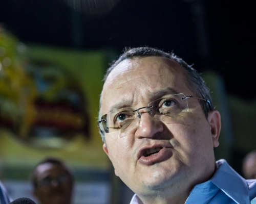 Coligação pede cassação de Taques e inelegibilidade por 8 anos por ataques a Mauro